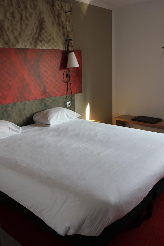 B&B Hotel Mons Gare Exterior photo