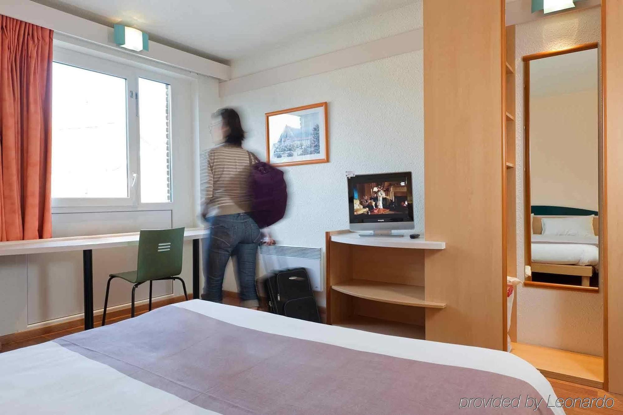 B&B Hotel Mons Gare Exterior photo